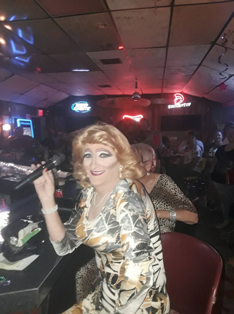 Dominique LaRue | The City Fountain Tavern (Skiatook, Oklahoma) | June 2018