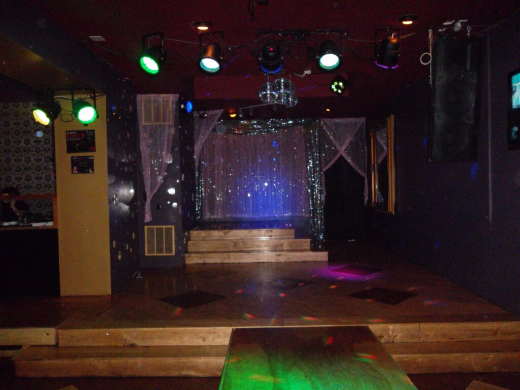 This is the stage at Roxy's prior to the show's start. | Roxy's (Cincinnati, Ohio) | 4/23/2011